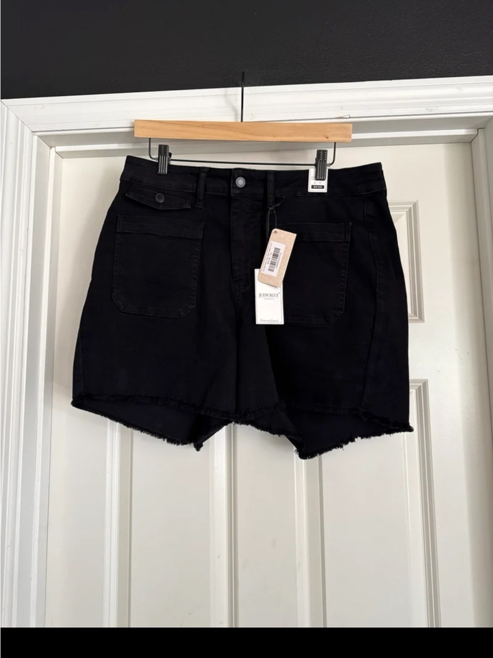 NWT JUDY BLUE CARGO PATCH POCKET SHORTS - BLACK Size 1X - Picture 7 of 12